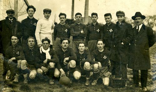 1930-environ-equipe-de-foot.jpg