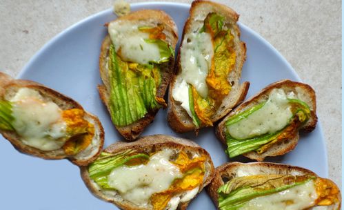 TARTINE-FLEURS-DE-COURGETTES.jpg