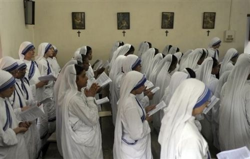 Nuns belonging to the order of the Missionaries of Charity
