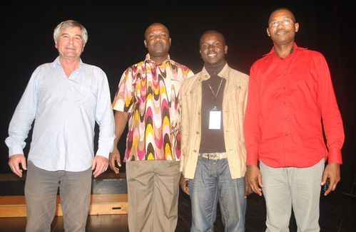 De gauche à droite, Christian Pariot, Pascal Koua Angoua, un participant et Patrick Tonda