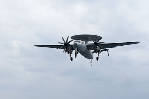 2012-02-05_e2c-hawkeye-a-bord-du-charles-de-gaulle_-c-marin.jpg