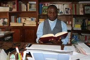 20110224100834padre_luzizila.jpg