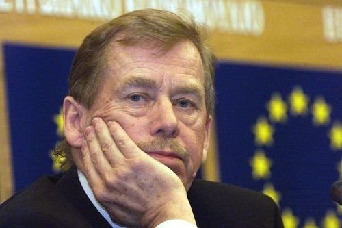 239013 l-ancien-president-tcheque-vaclav-havel-au-parlement