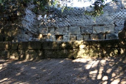 517h1 Cumes, temple de Jupiter