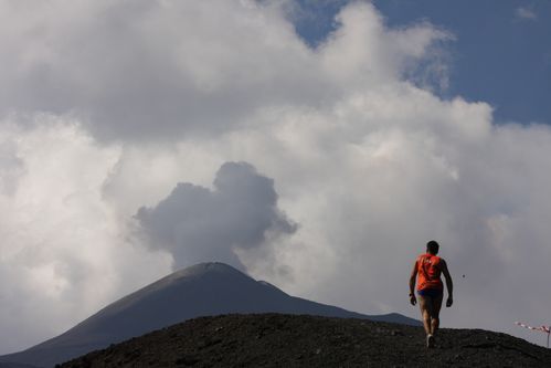 Etnatrail 2014. E' cominciato il conto alla rovescia per la grande prova di ultratrail sull'Etna. Ora disponibile il sito web completamente rinnovato