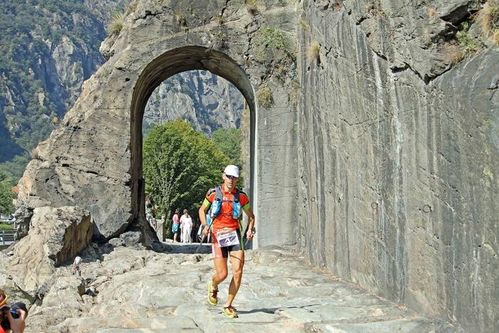 Tor des Géants® 2014. Franco Collé passa in vantaggio al rifugio Barnasse e comincia ad intravedere il traguardo con 30' di vantaggio su Trivel