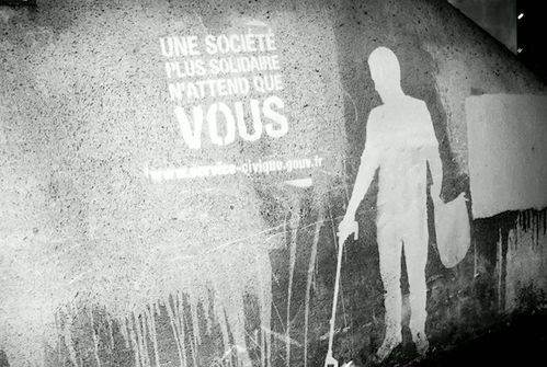 service-civique-clean-tag-paris-TBWA-graffiti-3.jpg