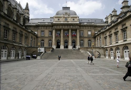 La cour du Mai