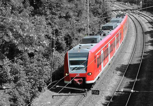 Bahn schwarz-bunt a