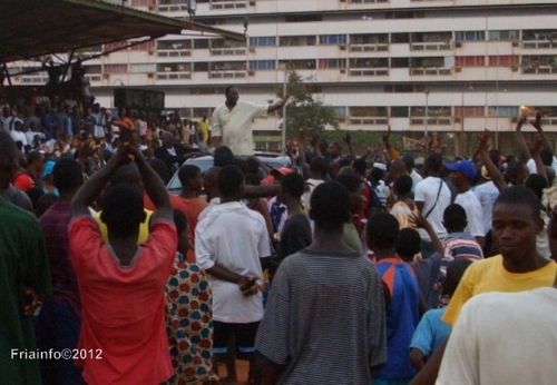 Lansana-Kouyate-lors-de-sa-visite-a-Fria-en-2009--2-.JPG