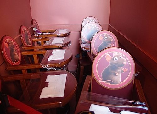 bistrot-remy-disneyland-chaises-bebe--.jpg