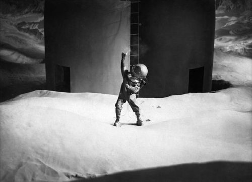 la femme sur la lune 18