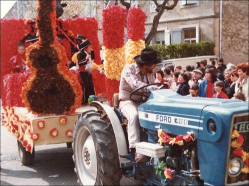 Carnaval-avec-Robert-Delmont-tracteur-copie-1.jpg