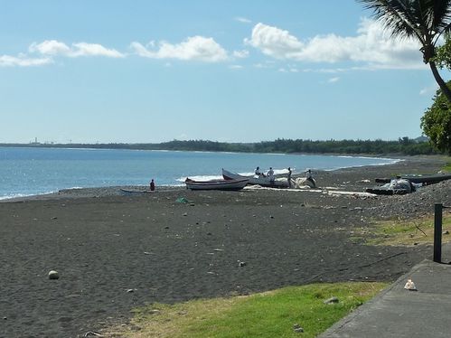 St-Paul-plage-et-pecheurs.JPG