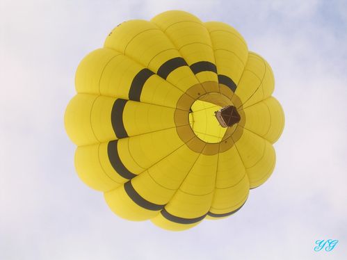montgolfière jaune