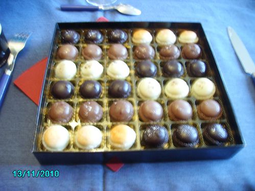 Chocolats-Macarons-Tata.JPG