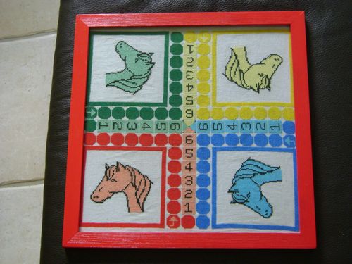 jeu-de-petits-chevaux-brode-par-celine.jpg