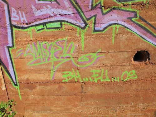 street-art tags campagne bauxite Bédarieux 7440