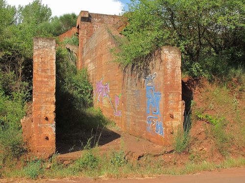 street-art tags campagne bauxite Bédarieux 7446