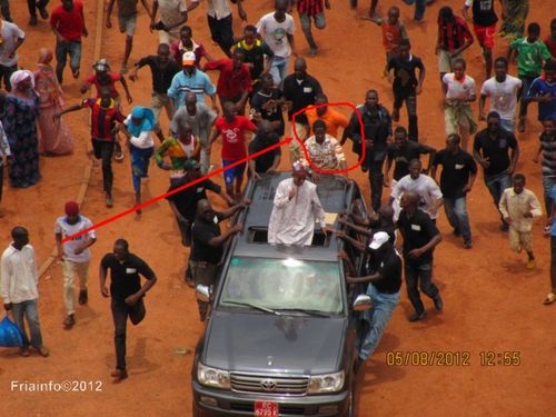 Arrêt sur image- Mokhtar DIALLO accroché à la voiture (1