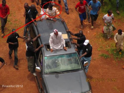 Arrêt sur image- Mokhtar DIALLO accroché à la voiture (2