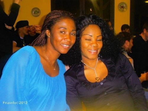 Feue Makalé SOUMAH à gauche avec sa soeur