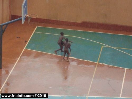 Sous-la-pluie--2-.JPG