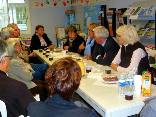 Visite-epicerie-sociale-avec-E.-Morin-et-JPA-15.jpg