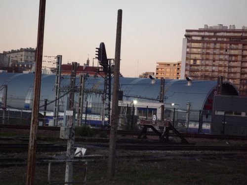 Hangar futuriste SNCF vu du Bd Poniatowski