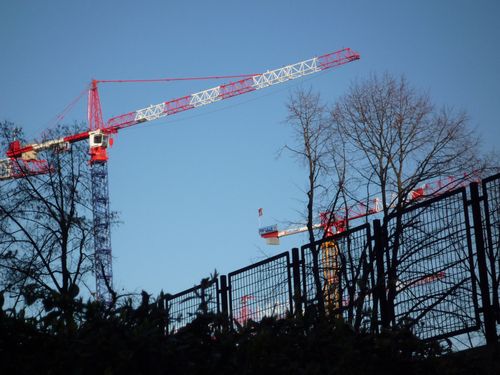 Rue de Loire, à l'ombre des grues menaçantes, quartier Ch
