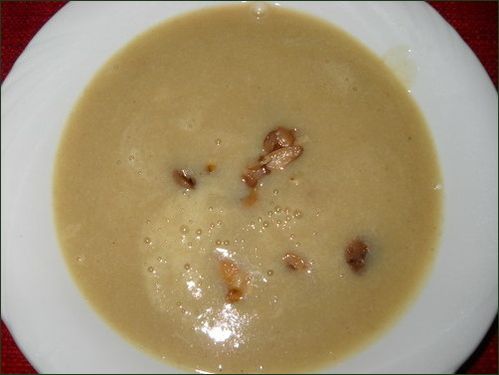 Potage aux champignons avec morceaux