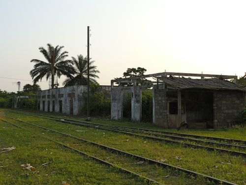 mossendjo-gare-comilog-cases