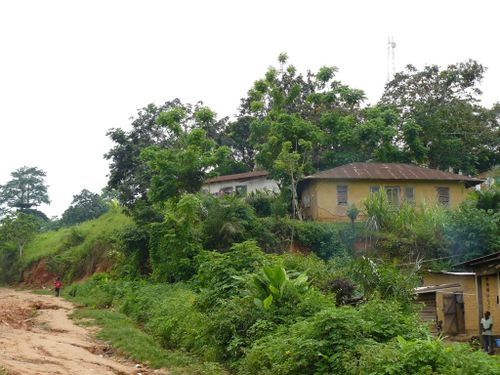saras-congo-village-brique