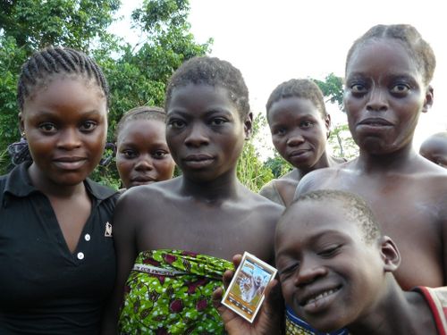 bouenza-village-piste -filles