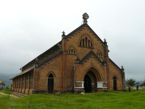 Mpounga-facade-eglise