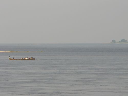 brazza-pool-stanley-pirogue