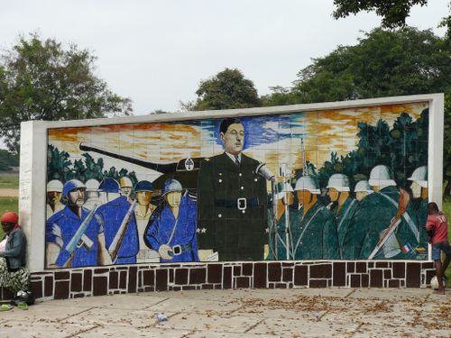 brazza-square-gaulle-fresque-1940