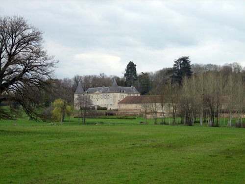 Beaujeu-chateau-actuel.JPG
