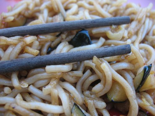 100911nouilles japonaises soja caramel aux courgettes 002