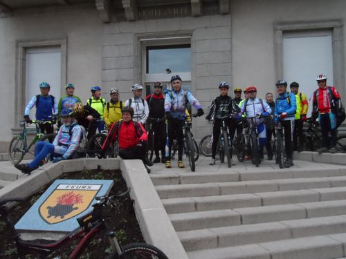 DEVANT-LA-MAIRIE.JPG