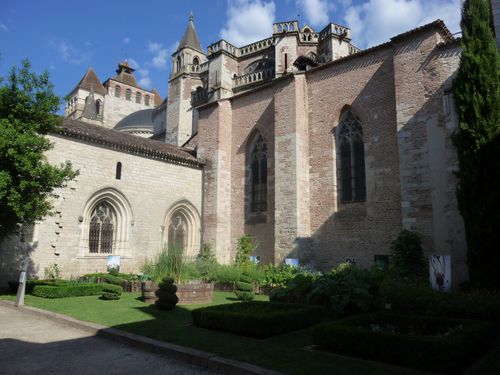 J7-CATHEDRALE-DERRIERE.jpg