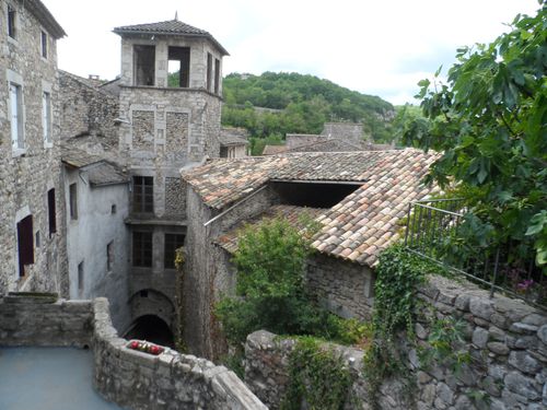 VOGUE-VILLAGE.JPG