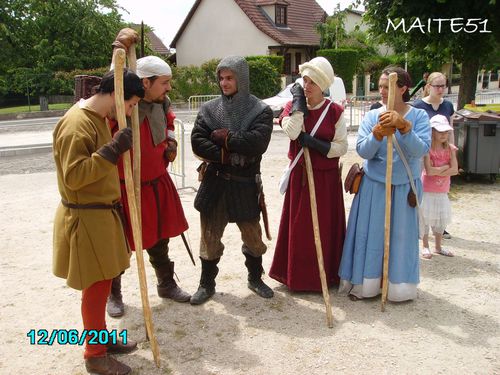 Groupe-medieval-a-Chalons-enCh-JPG