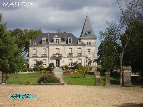 Hotel-de-ville-de-Rion-des-landes.JPG