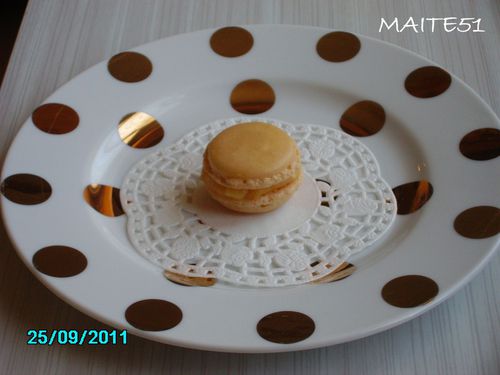 Macaron-Banane-garni--25-09-2011.JPG