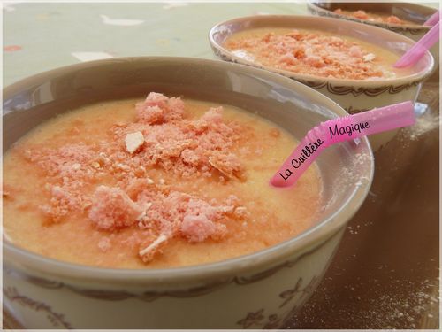Smoothie abricots orange coquelicot aux éclats de biscuits roses de Reims