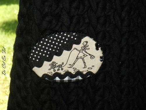 Broche noir 2