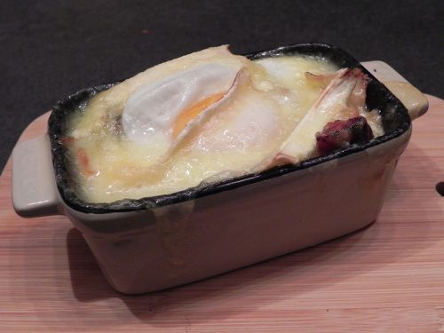 Oeuf-cocotte-chou-saucisse-fromage.JPG