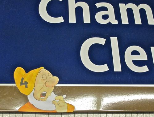 sept nains Atchoum métro