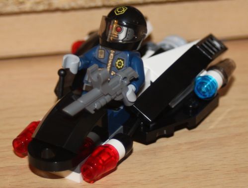LEGO 30282 The Lego Movie Super Secret Police Enforcer 08